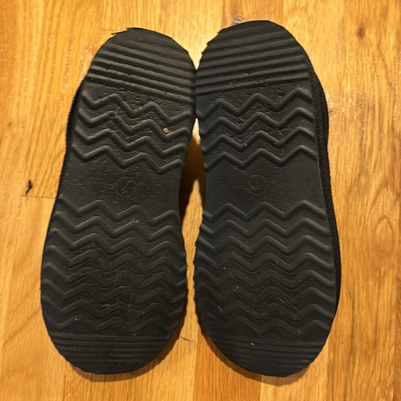 Shoes - Picture 2 of 3